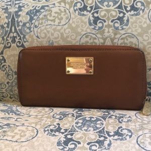 Michael Kors Zip around Wallet